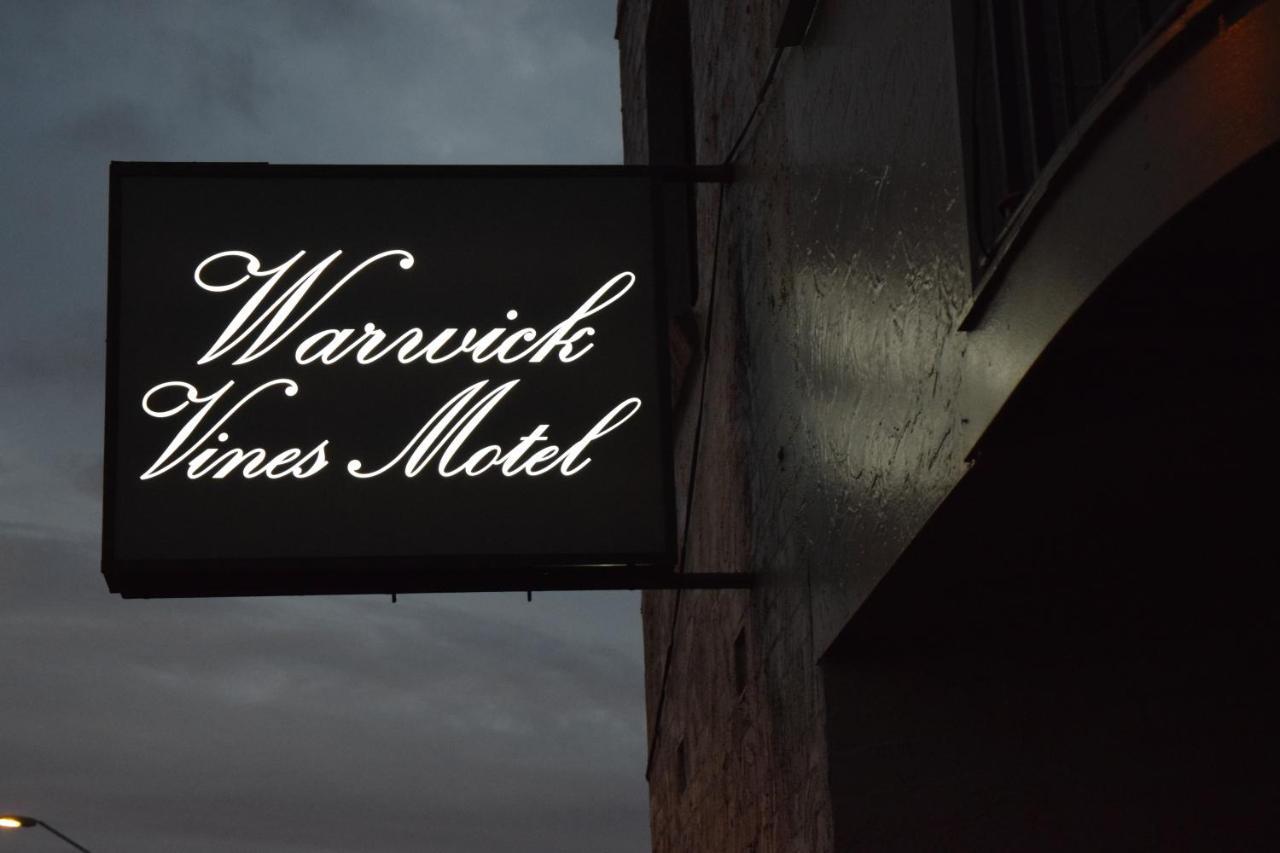 Warwick Vines Motel Extérieur photo